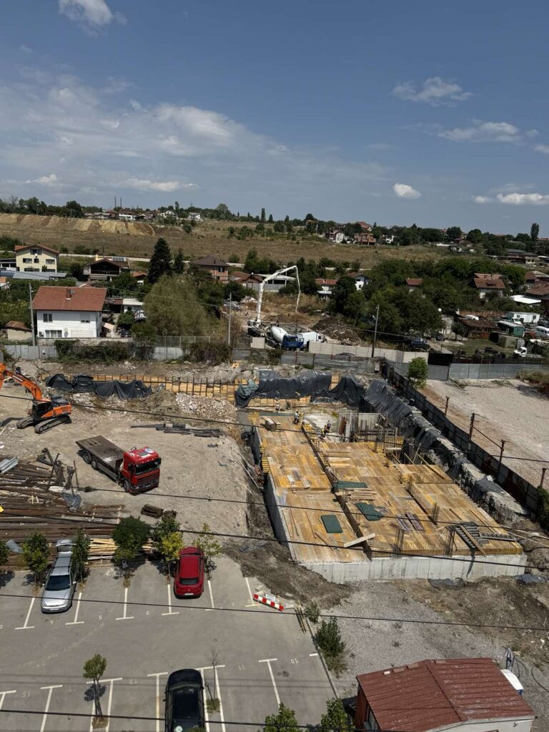 BS Residence II – construction site with the concrete pump